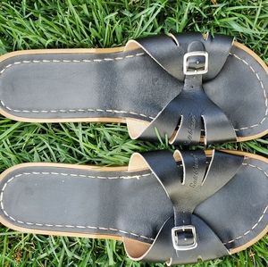 Hoy Salt Water Sandals Black size 8 Slides